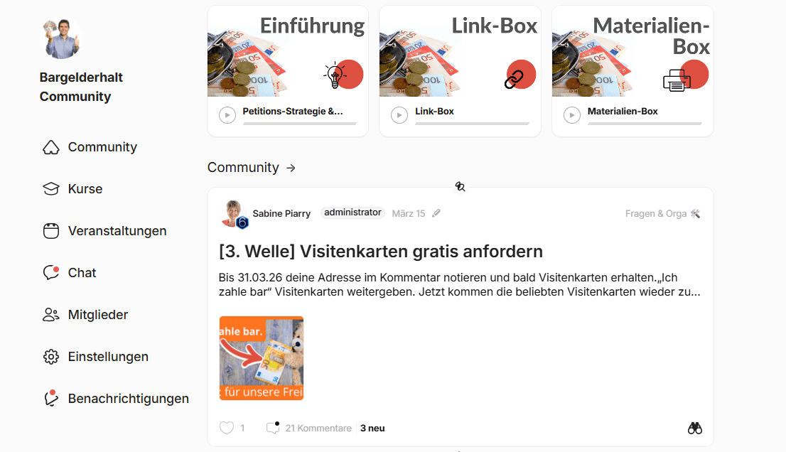 Hier sieht man einen Community-Bereich, wo oben einen Kursbereich abgebildet ist: Hier sind ein Kurs "Einführung",  eine Link-Box und eine Materialien-Box zu sehen, und unten gibt es einen Beitrag, in dem man Visitenkarten bestellen kann. 